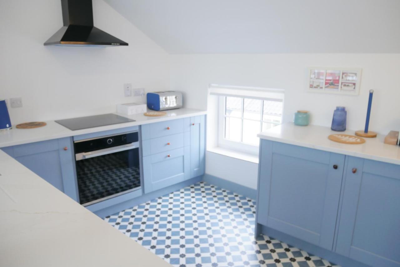 Sunset View, 2 Bedrooms In The Heart Of Holt With Parking エクステリア 写真