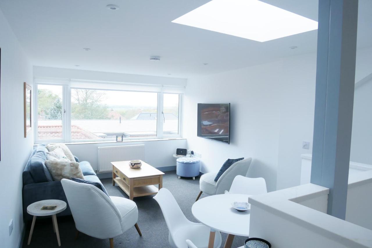 Sunset View, 2 Bedrooms In The Heart Of Holt With Parking エクステリア 写真