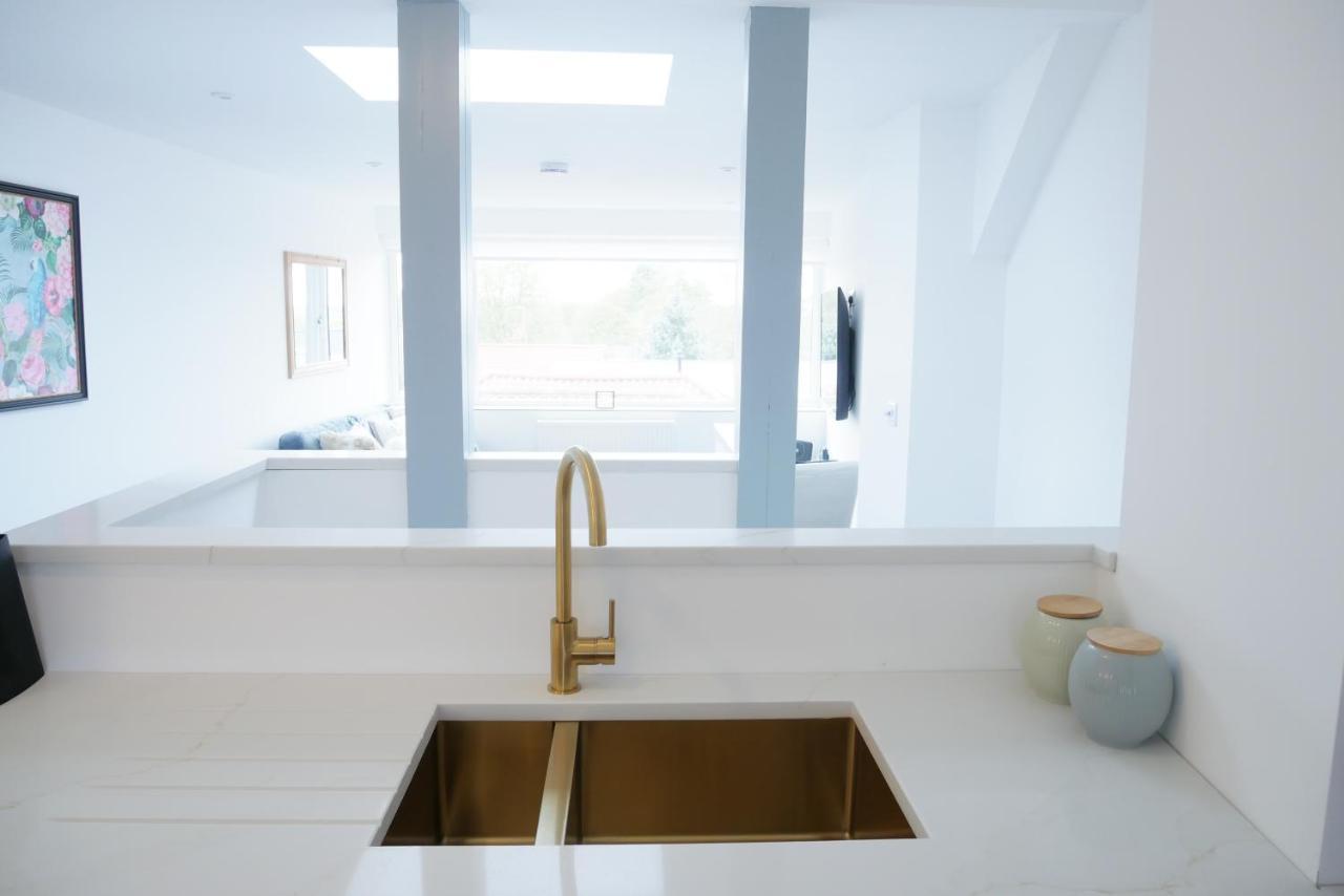 Sunset View, 2 Bedrooms In The Heart Of Holt With Parking エクステリア 写真