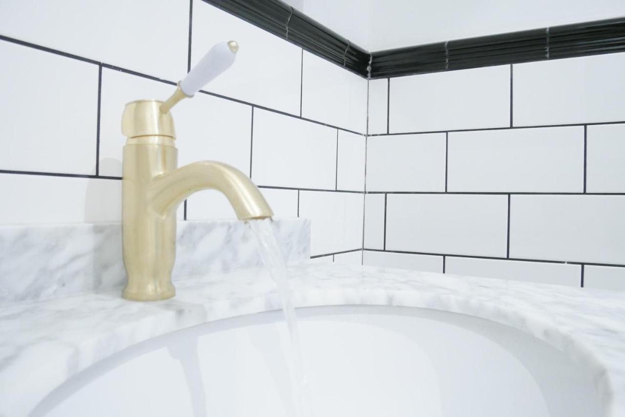 Sunset View, 2 Bedrooms In The Heart Of Holt With Parking エクステリア 写真