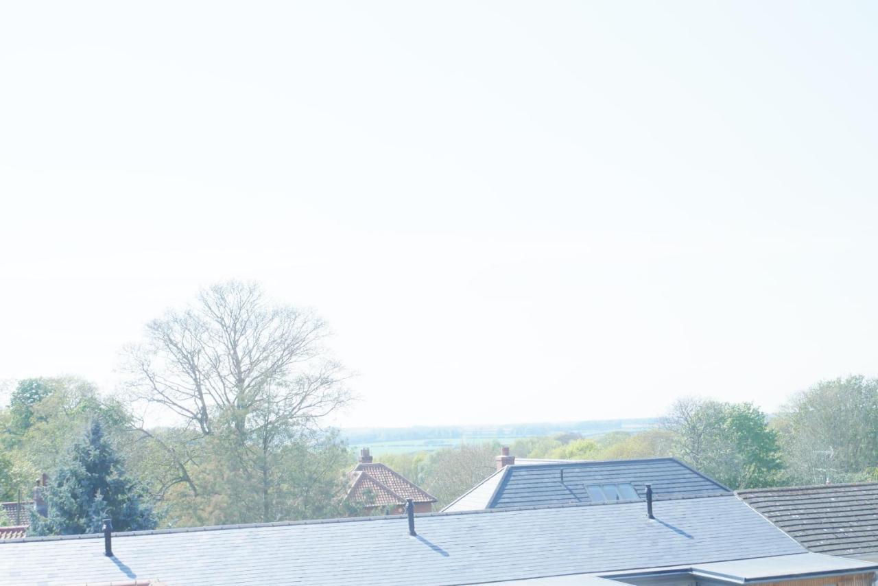 Sunset View, 2 Bedrooms In The Heart Of Holt With Parking エクステリア 写真
