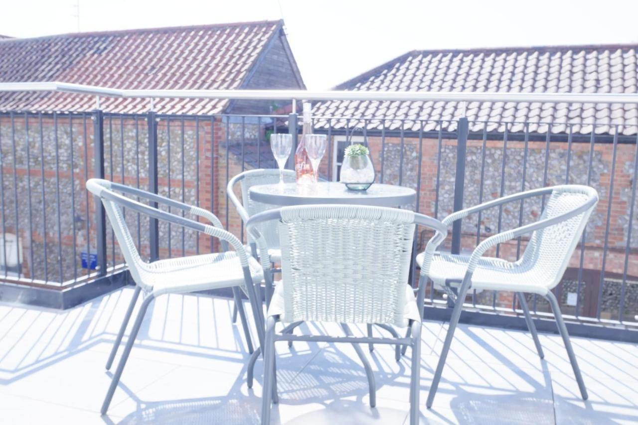 Sunset View, 2 Bedrooms In The Heart Of Holt With Parking エクステリア 写真