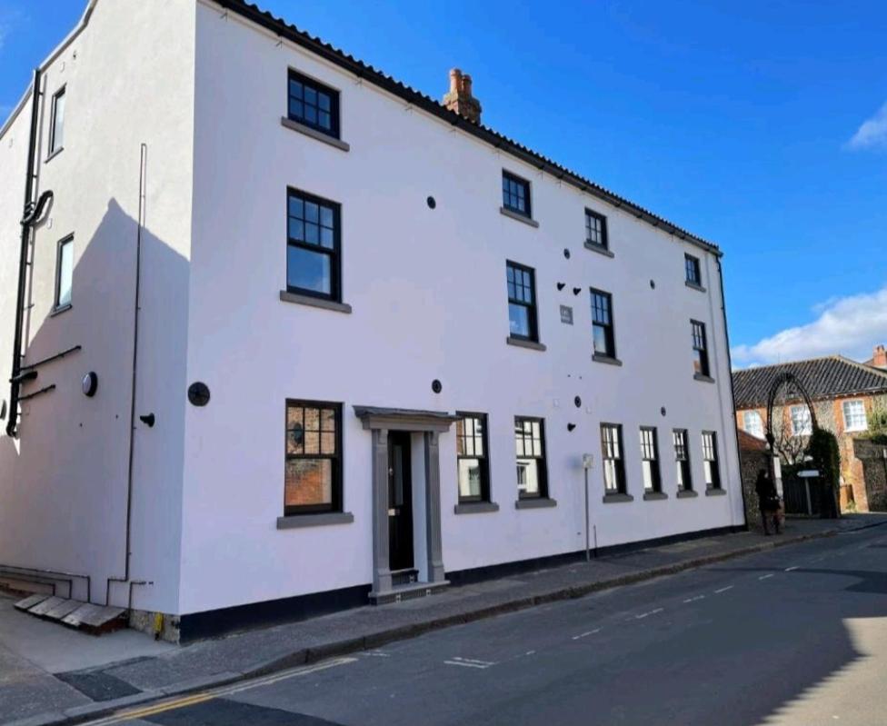 Sunset View, 2 Bedrooms In The Heart Of Holt With Parking エクステリア 写真